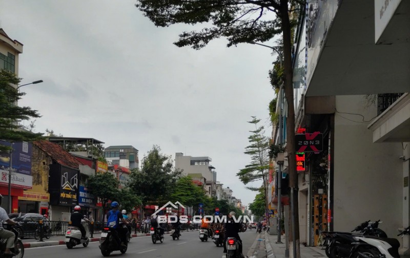 Nhà mặt phố Tôn Đức Thăng, 5 tầng ở + KD, vỉa hè rộng, sổ vuông A4, CHỈ 9,96tỷ